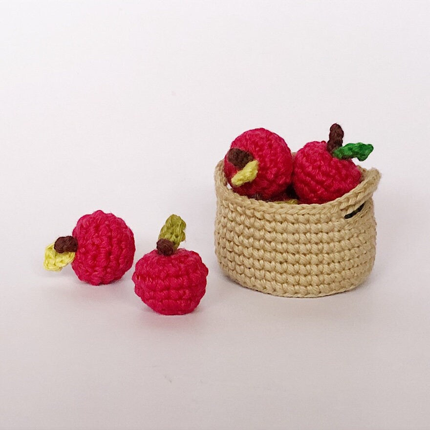 Patrón de pingüino PePerico | con Cesta y Manzanas incluidas | Inglés PDF Patrón de Ganchillo Pingüino | Muñeca Pingüino