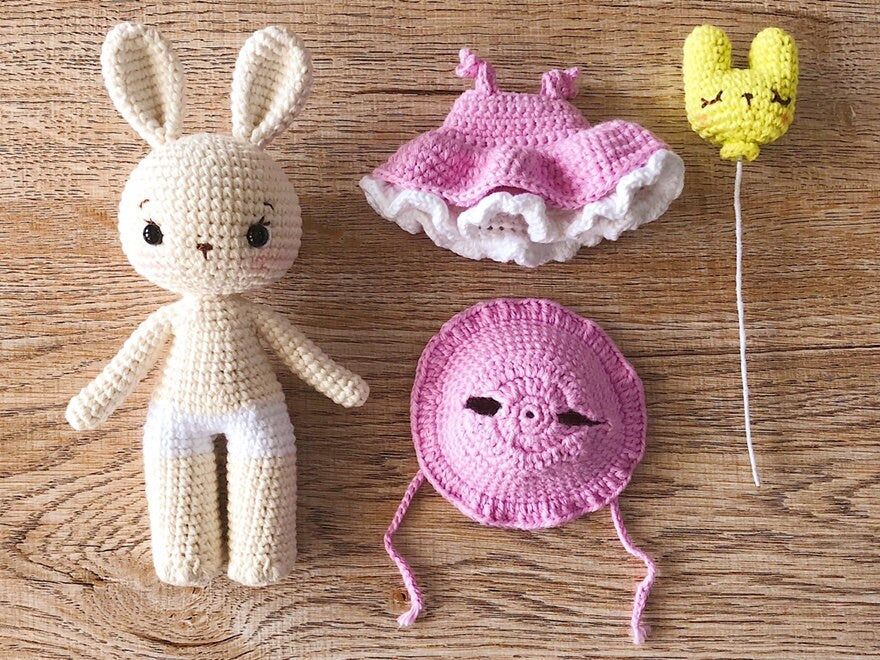 Alice, le patron au crochet du lapin bébé fille