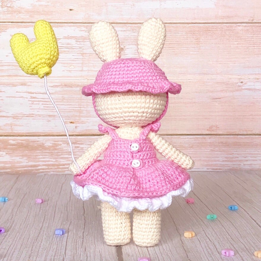 Alice, le patron au crochet du lapin bébé fille