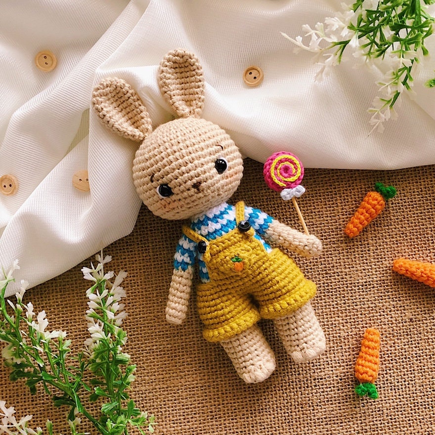 Alex, le patron au crochet du lapin bébé garçon