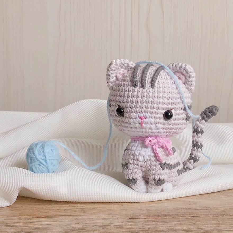 Dolly, el estampado del pequeño gatito gris atigrado