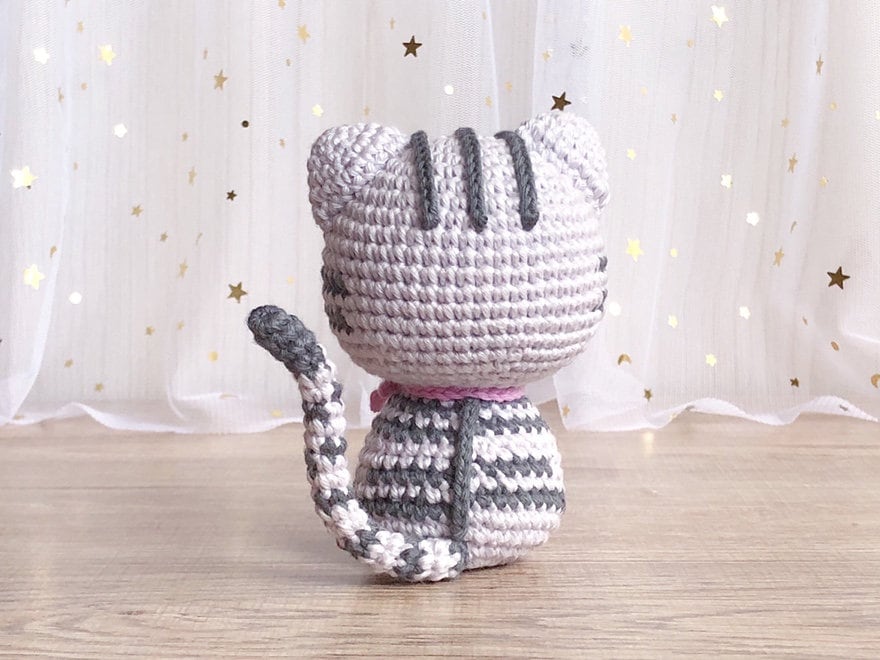 Dolly, el estampado del pequeño gatito gris atigrado